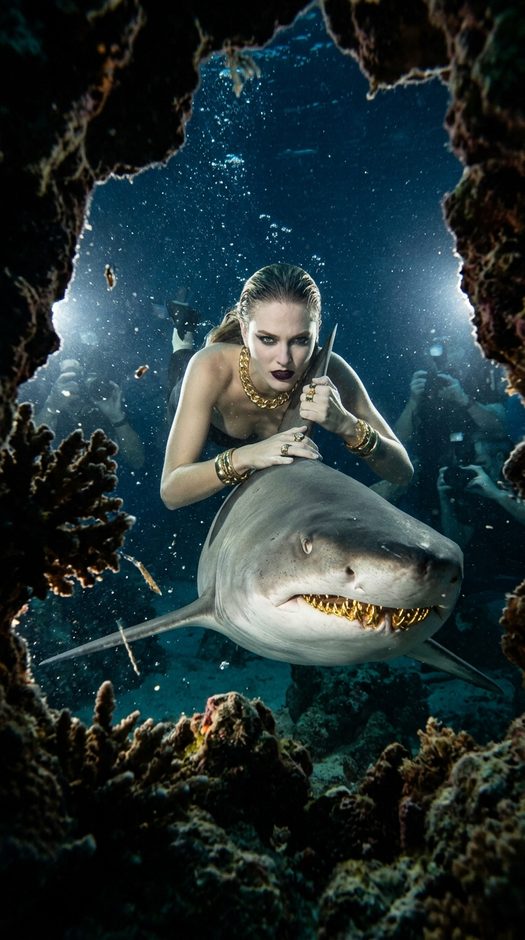 гламурная фотосессия под водой с акулой ночью